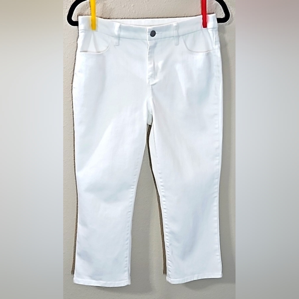 Chico's Perfect Stretch Girlfriend Slim Leg White Capri Pants Size 00/XS/2